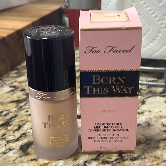 🌙💕Too Faced Ivory Born This Way Undetectable Foundation - Picture 5 of 10
